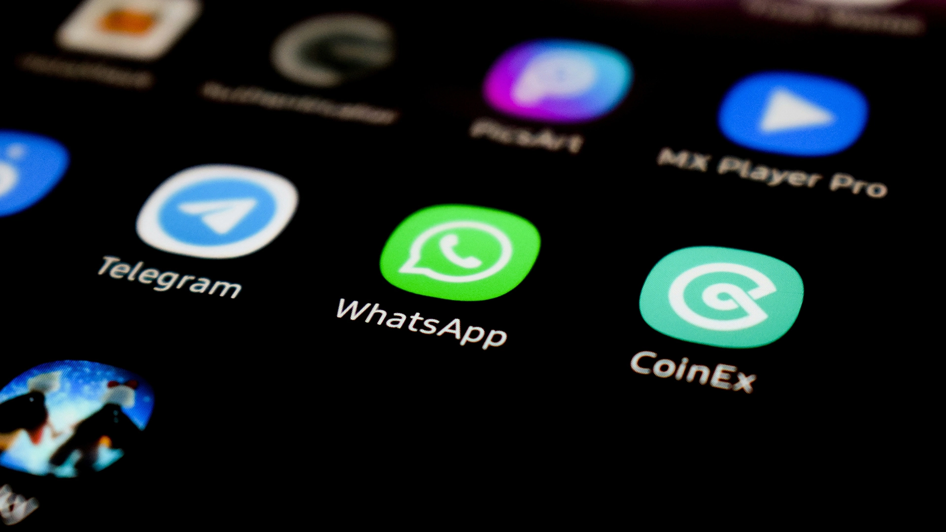 WhatsApp Lancerer Annoncer i Status, Tilf&oslash;jer Betalte Kanalfunktioner